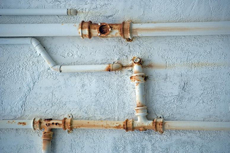 Water pipes with rust